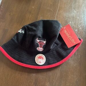 🏀CHICAGO BULLS 25th ANNIVERSARY BUCKET HAT-MITCHELL & NESS🏀NWT‼️